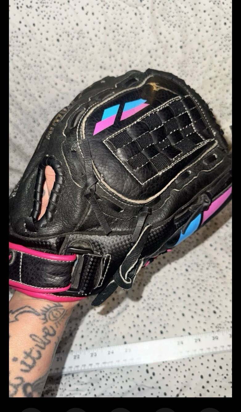 RH Mizuno Finch Softball Glove 11.5" (Used)